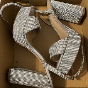 Steve Madden Lessa -r rhinestone size 9.5 platform heels